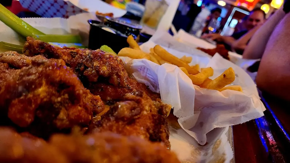 Chicken Wings with Fries